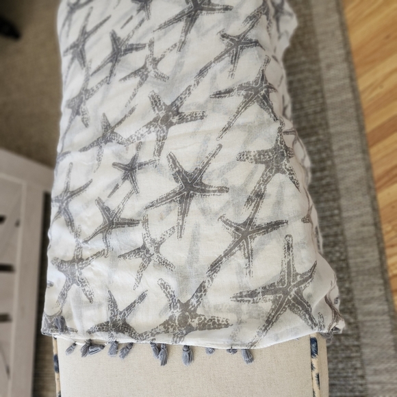 Do everything in love Starfish Patterned Scarf - Picture 5 of 5